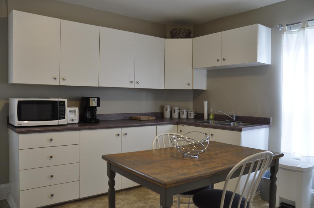 Moncton Suites - Apartments Across Georges Dumont Экстерьер фото