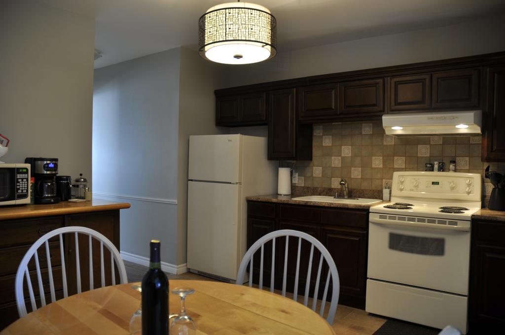 Moncton Suites - Apartments Across Georges Dumont Экстерьер фото