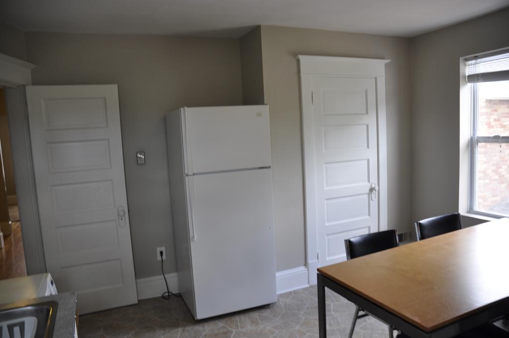 Moncton Suites - Apartments Across Georges Dumont Экстерьер фото