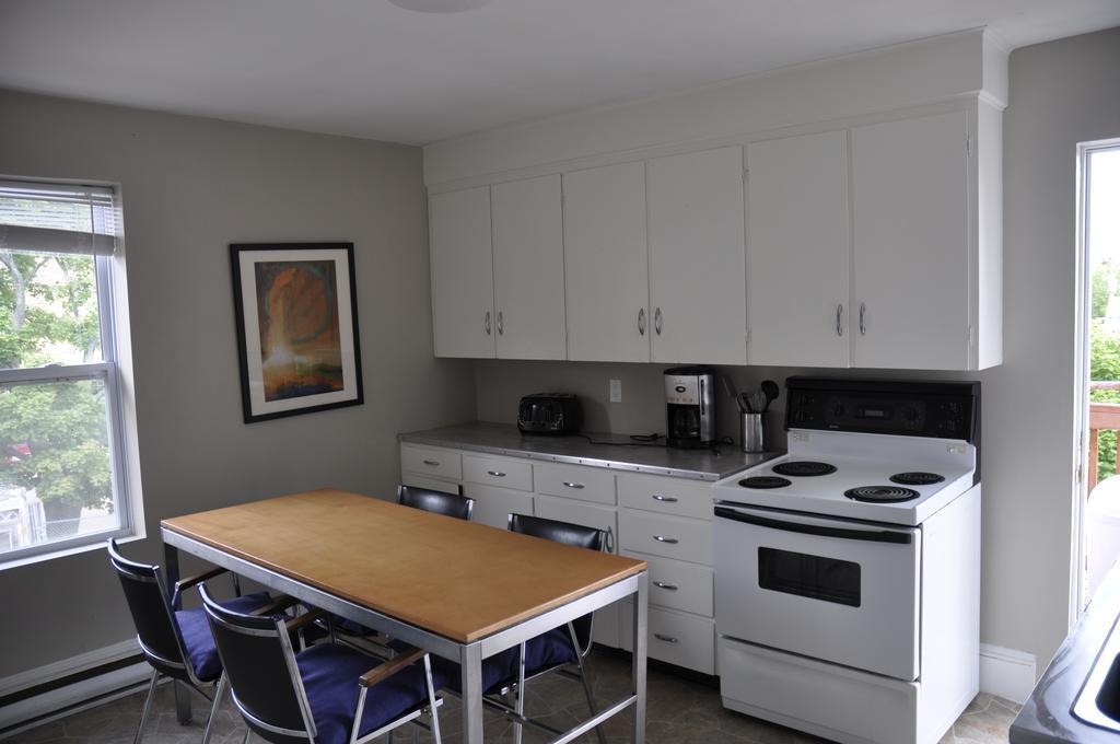 Moncton Suites - Apartments Across Georges Dumont Экстерьер фото