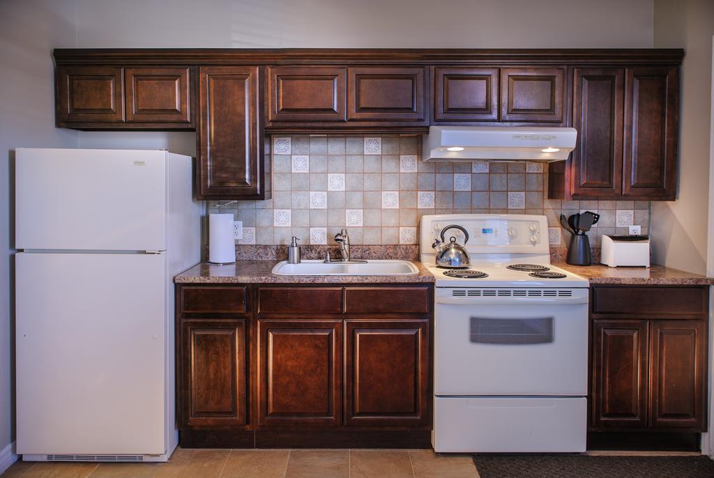Moncton Suites - Apartments Across Georges Dumont Экстерьер фото