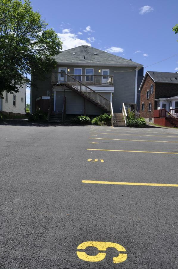 Moncton Suites - Apartments Across Georges Dumont Экстерьер фото